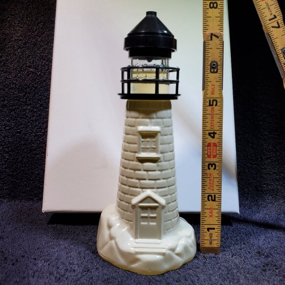 VINTAGE OLD SPICE AFTER SHAVE LIGHTHOUSE DECANTER, SHULTON INC., CLIFTON NJ USA - Picture 2 of 3